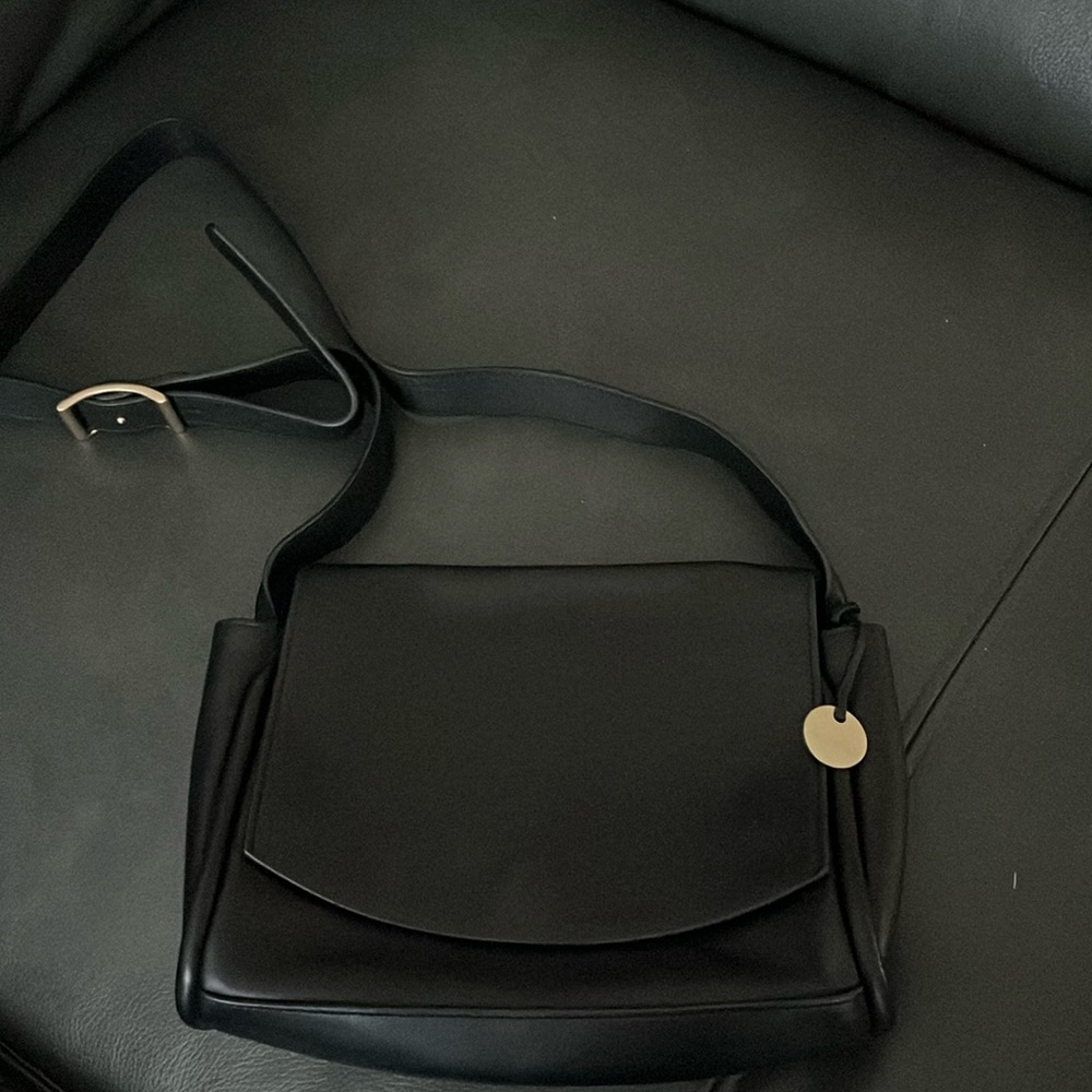 Skagen black leather crossbody purse